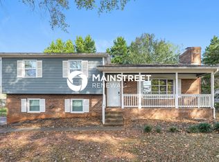 5921 Cutters Creek Ct, Pfafftown, NC 27040