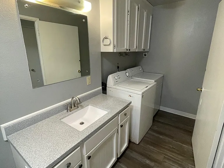 1004 E South St #6 — Photo 17
