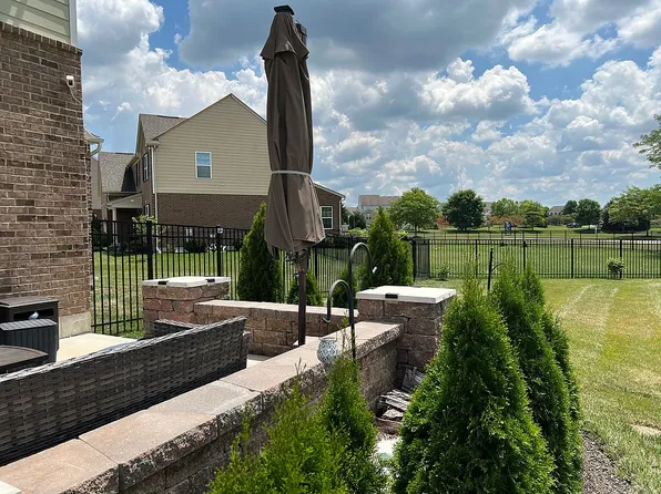 300 Birchbrook Ct, Dayton, OH 45458