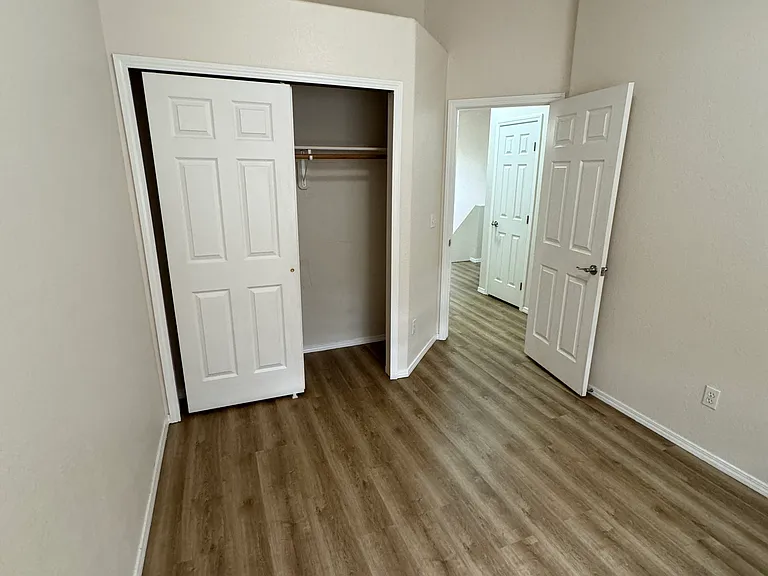 2262 Golden Gate Grv — Photo 12