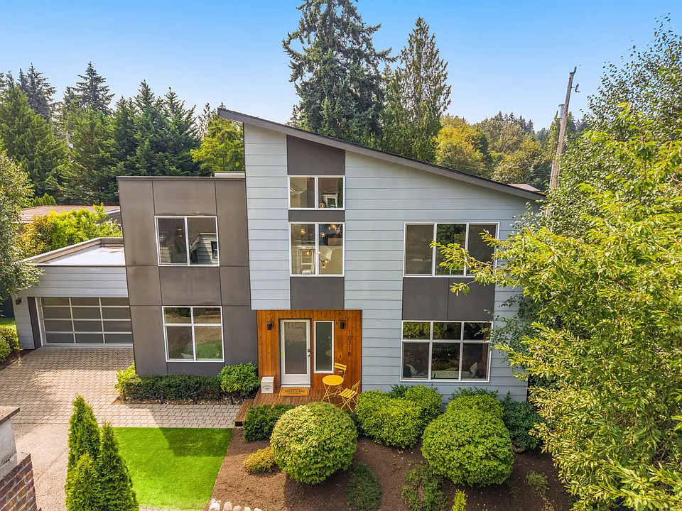10718 15th Ave NE