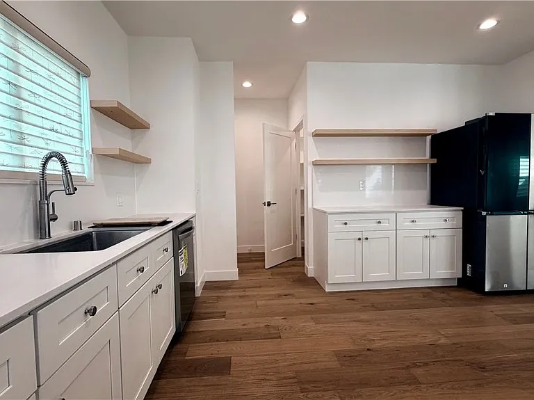 423 S Citrus Ave — Photo 13