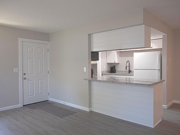 2nd image of 843 Ponder Ave