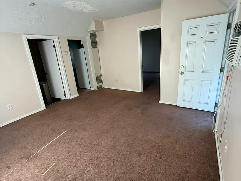 516 S Oak St #B — Photo 5