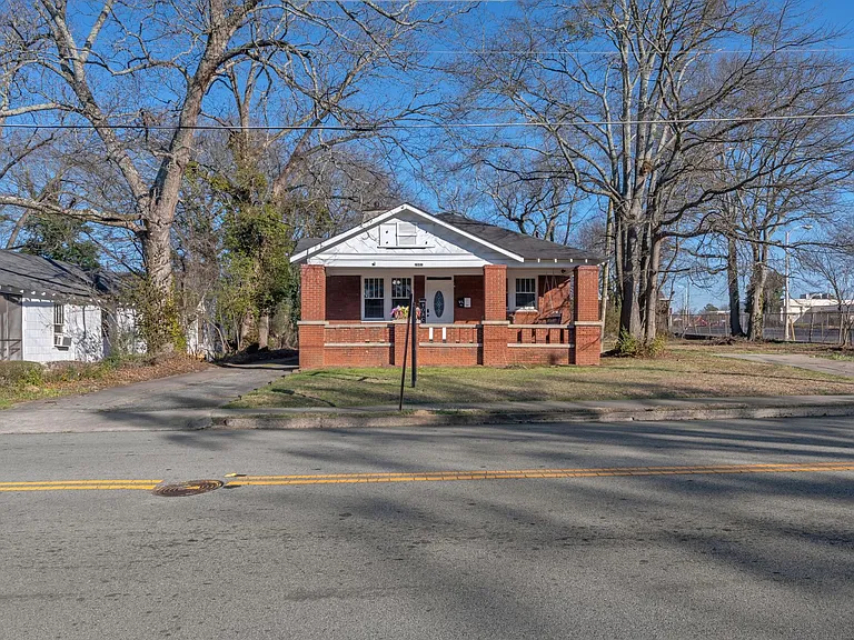 2882 Church St — Photo 2