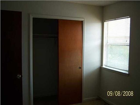 2nd image of 122 Scottwood Dr
