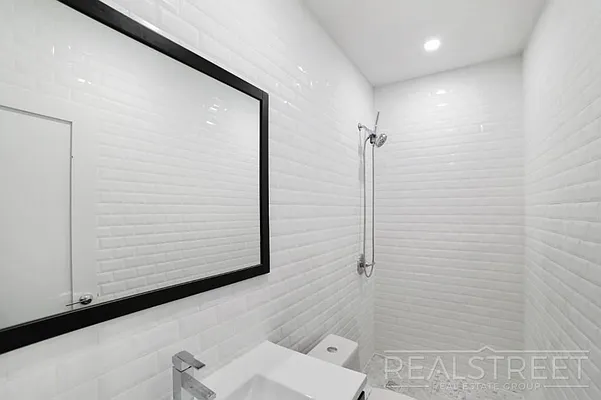 Rented by Real Street Inc | media 11