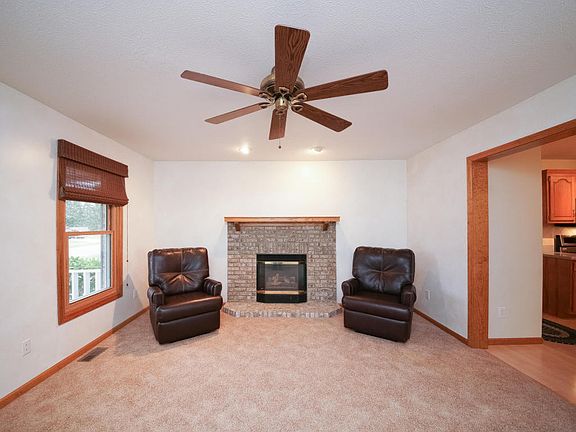 5th image of 2202 Anderson Cir