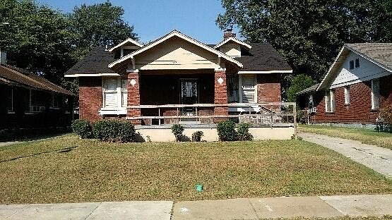 1st image of 829 Garland St