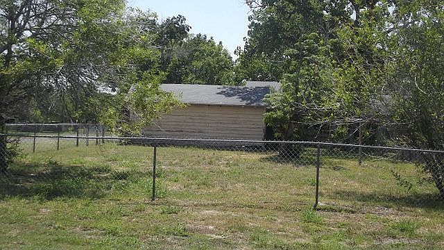 2nd image of 917 N Austin St