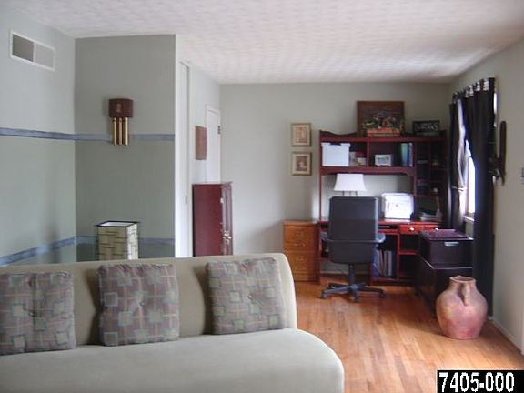 3rd image of 18 Crestview Dr