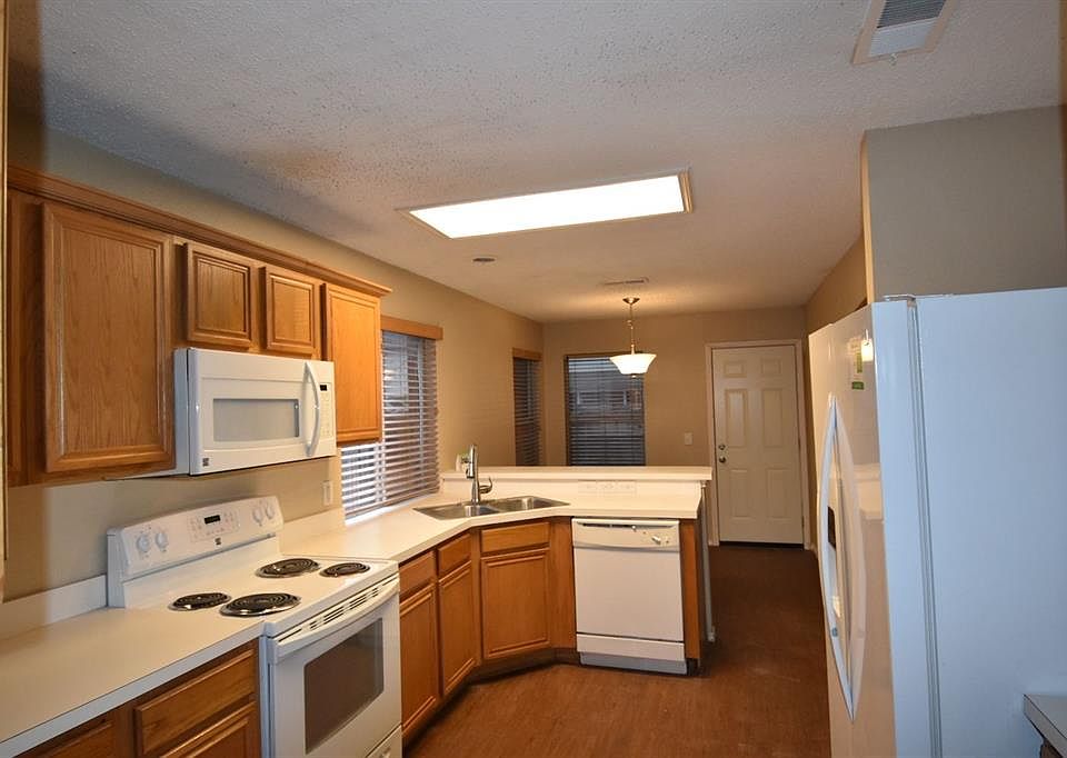 2nd image of 1105 Iron Horse Dr
