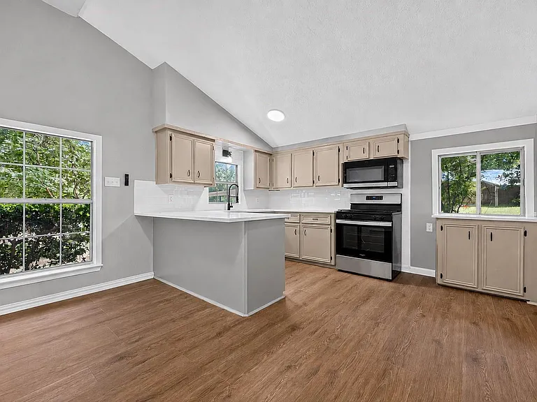 5693 Cessna Dr — Photo 10