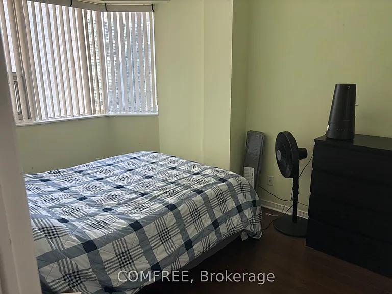 393 King St W #807 — Photo 21