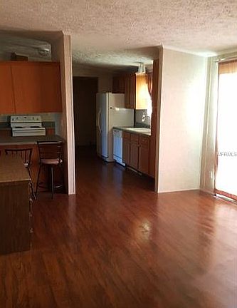 3rd image of 3222 Silver Lake Ct
