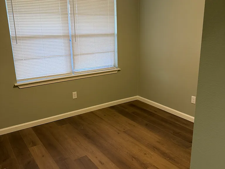 1605 Marguerite Ln — Photo 10