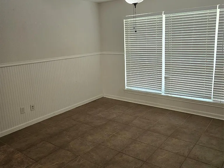 5550 N Braeswood Blvd #12 — Photo 4