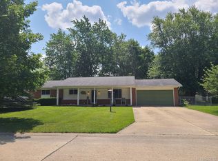 45 Carter Dr, Troy, MI 48098
