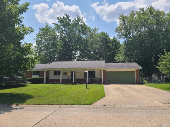 45 Carter Dr, Troy, MI 48098