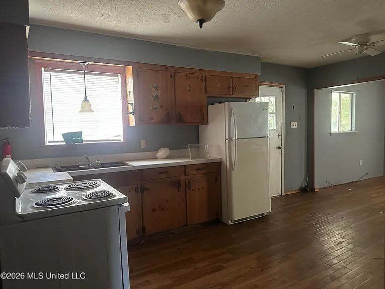 3655 Horton St — Photo 6