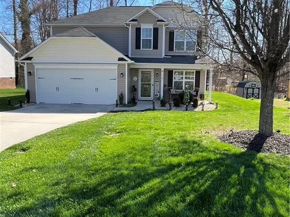 818 Leach Ave, Thomasville, NC 27360