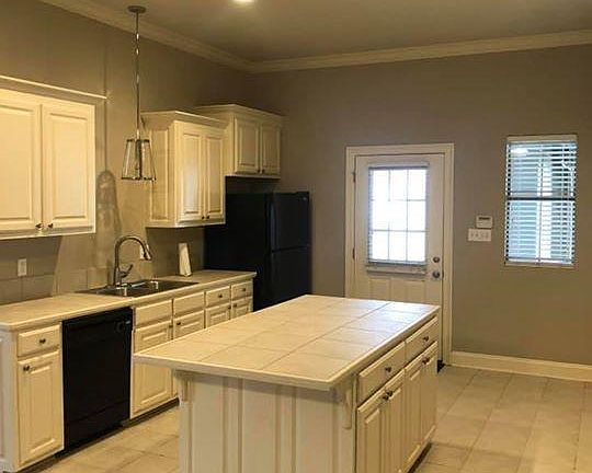 Large kitchen with Island