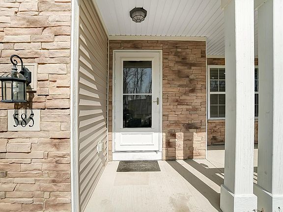 5th image of 585 Saffron Dr