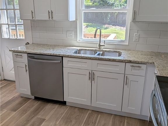 4th image of 2420 Sherwood Hls