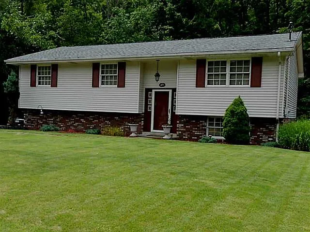 89 Spring Valley Dr photo 1
