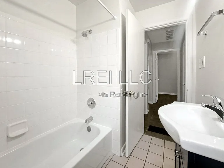 2404 Thomas Ave — Photo 5