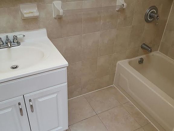 5th image of 556 17th St #210