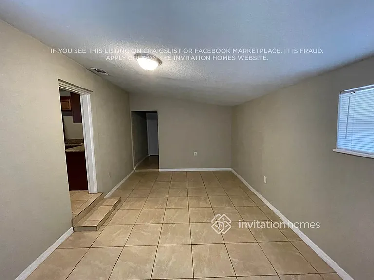 939 Lakewood Ave — Photo 4