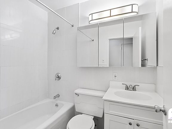 4th image of 221 E 82nd St APT 3C