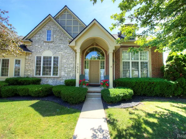 1525 Peninsula Ct, Canton, MI 48187