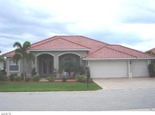 5022 Old Pond Dr, Naples, FL 34104