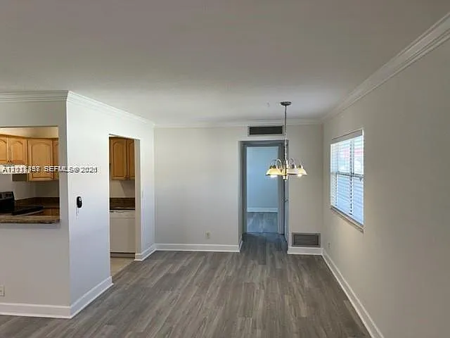 Kings Point Saxony Condos — Photo 2