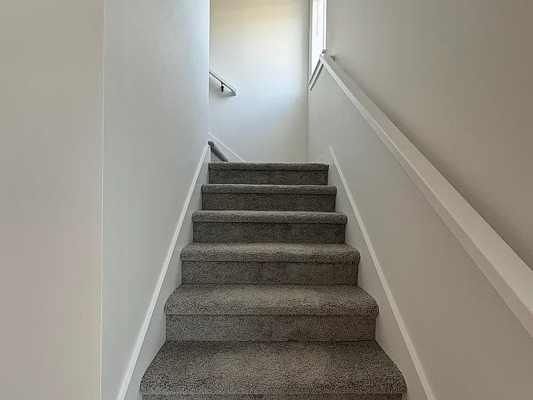 220 NW Waverly Dr #1 — Photo 15