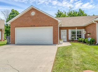 2010 Misty Glen Ln, Knoxville, TN 37909