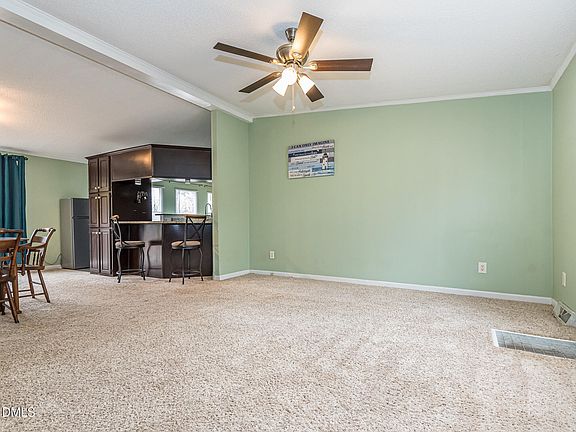 5th image of 199 Lauren Ln