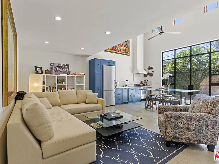 835 N Harper Ave — Photo 4