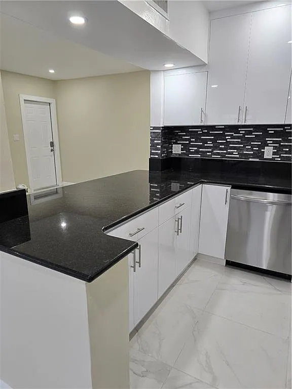 4 bed, 2.0 bath, 1238 sqft, $4,500 — Photo 3