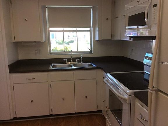 4th image of 1620 S Lake Ave APT 2