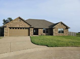 300 Tumbleweed Ave, Hennessey, OK 73742