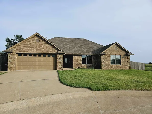 300 Tumbleweed Ave, Hennessey, OK 73742