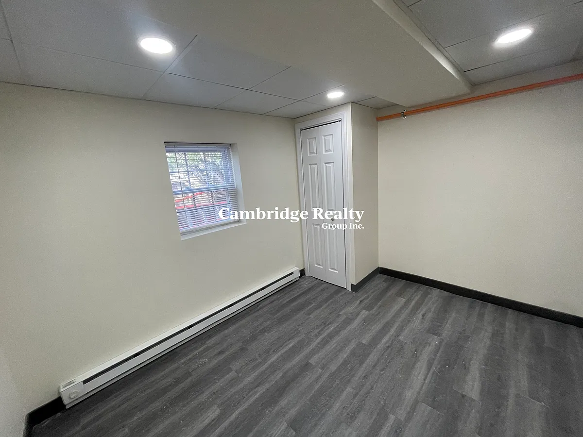 Building Photo - 341 Cambridge St #B