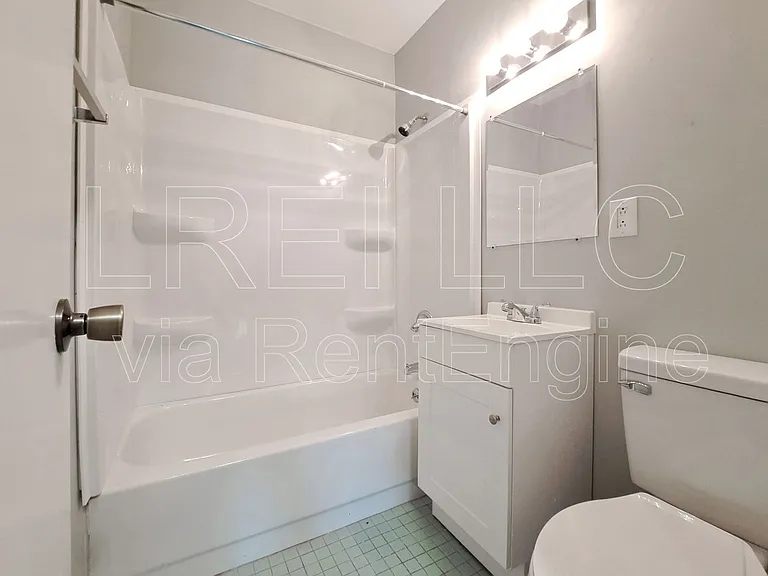 1835 La Salle Pl — Photo 11