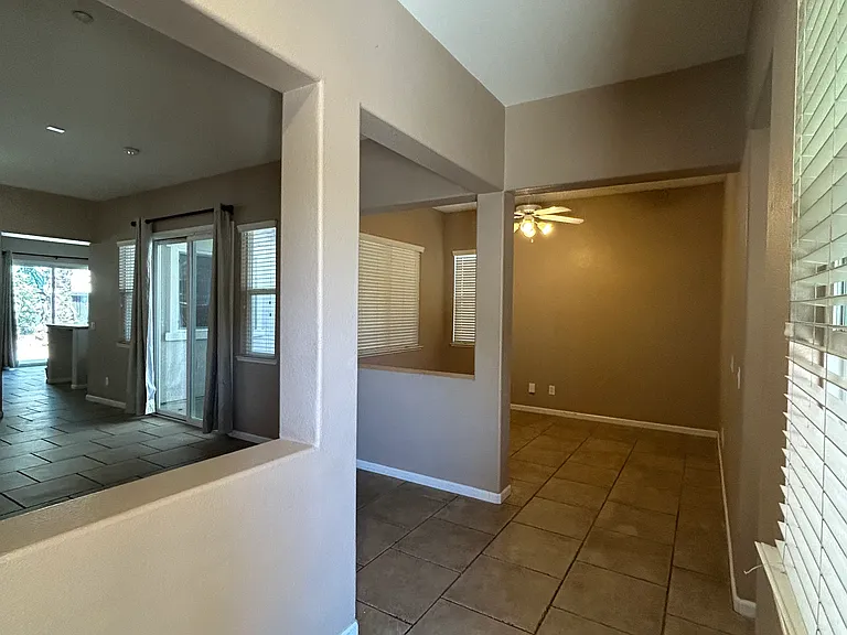 865 Larkspur Ln — Photo 3