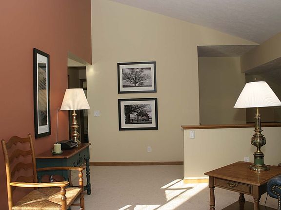 5th image of 2702 Burgen Ct NE