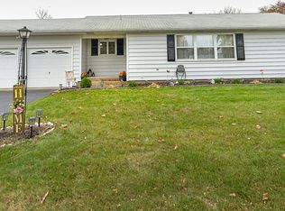 18 John Jay Dr, Rochester, NY 14617
