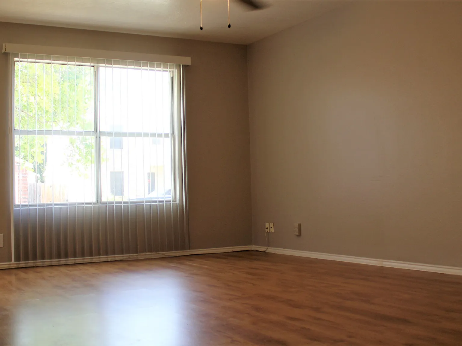 3 bed, 2.5 bath, 1388 sqft, $1,550 — Photo 4
